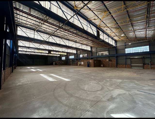 1,969M² WAREHOUSE TO LET IN CLAYVILLE